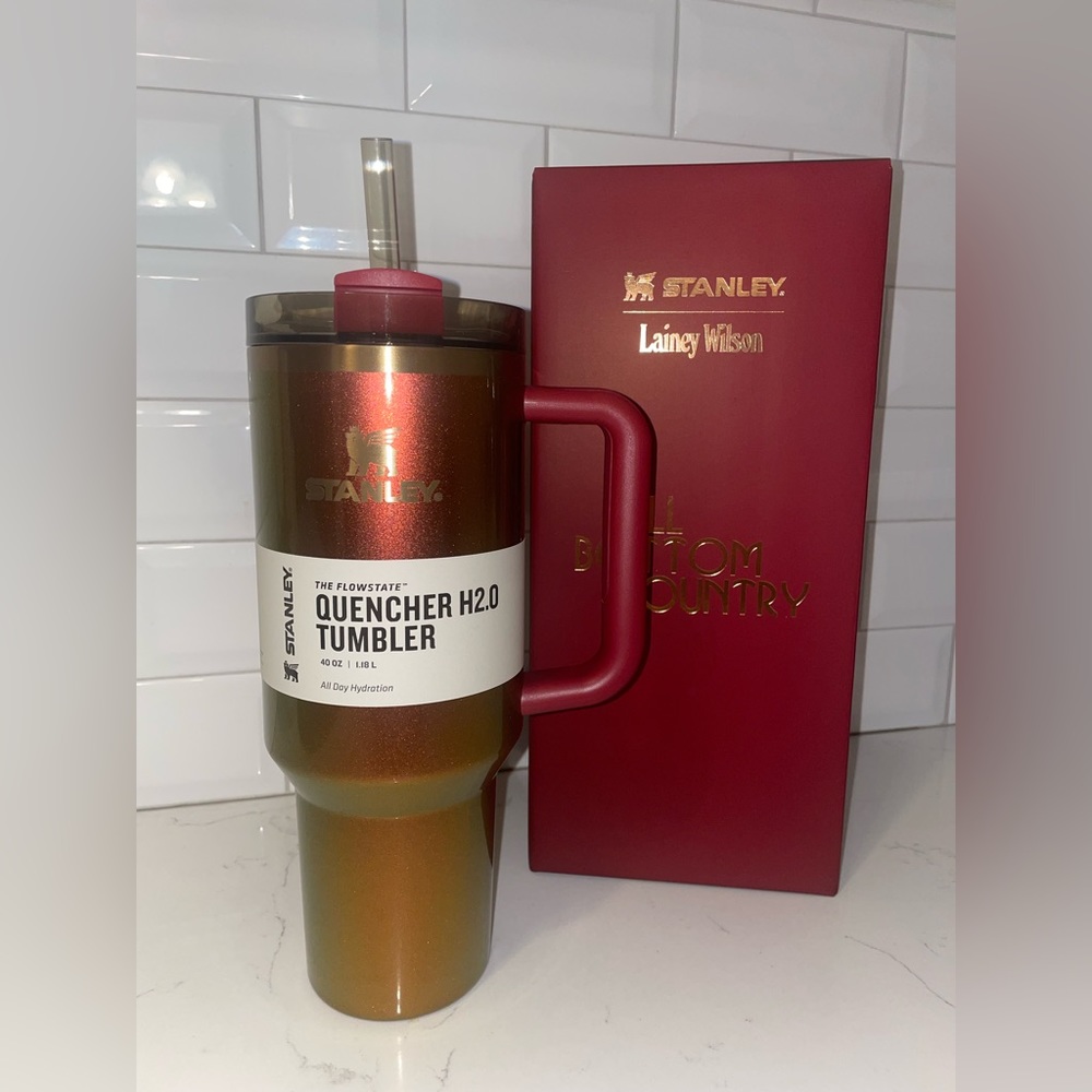 ♥️Lainey Wilson x Stanley Country Gold 40 oz. Tumbler- BNIB! - Picture 4 of 5